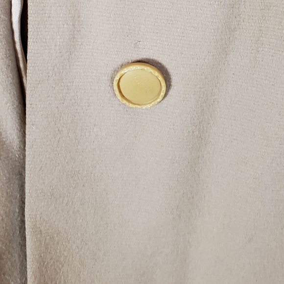 Vintage 60s Midcentury Classic Cream Feminine Button Coat with Brown Fur Collar - Picture 16 of 16